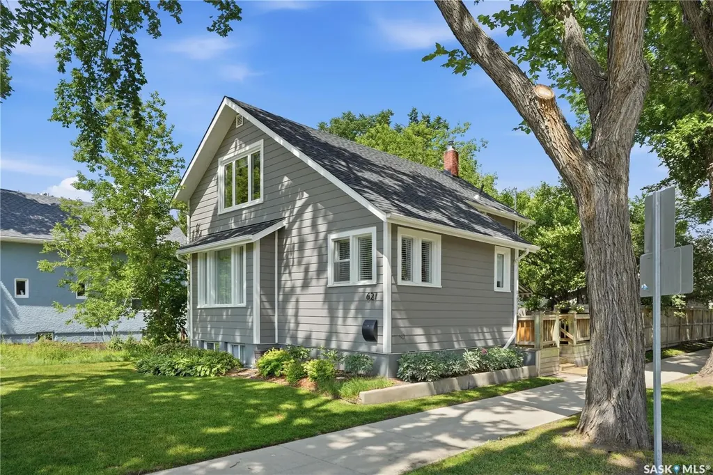 627 12th Street E Saskatoon SK S7N 0H3