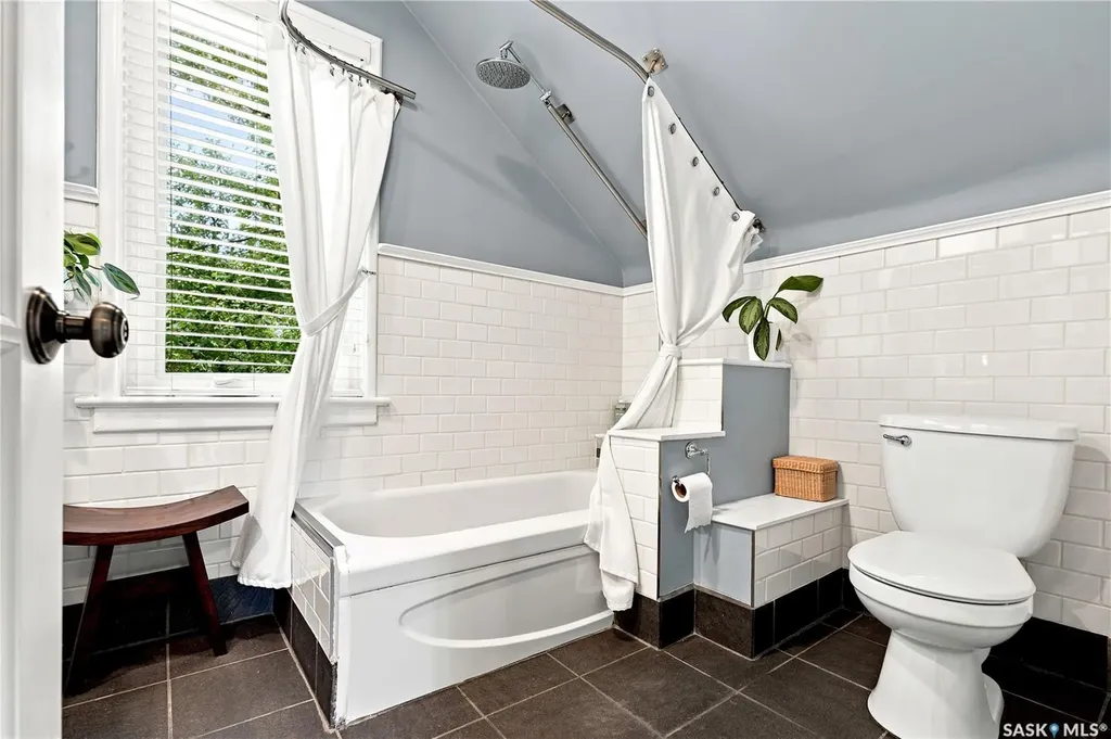 627 12th Street E Saskatoon SK S7N 0H3
