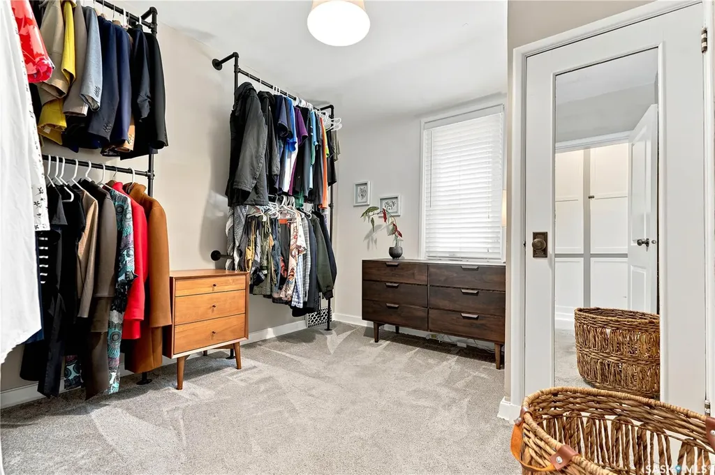 627 12th Street E Saskatoon SK S7N 0H3
