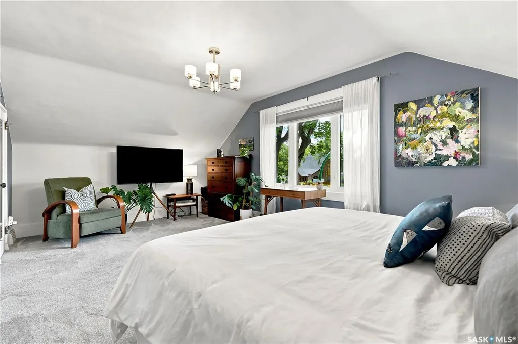 627 12th Street E Saskatoon SK S7N 0H3