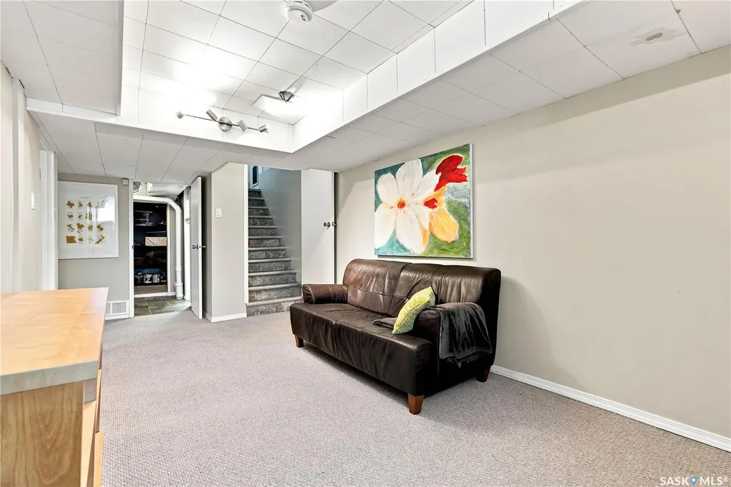 627 12th Street E Saskatoon SK S7N 0H3
