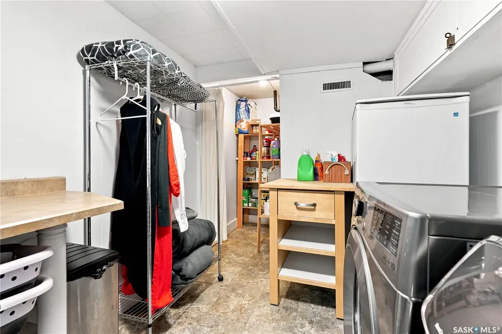 627 12th Street E Saskatoon SK S7N 0H3