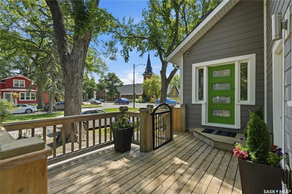 627 12th Street E Saskatoon SK S7N 0H3