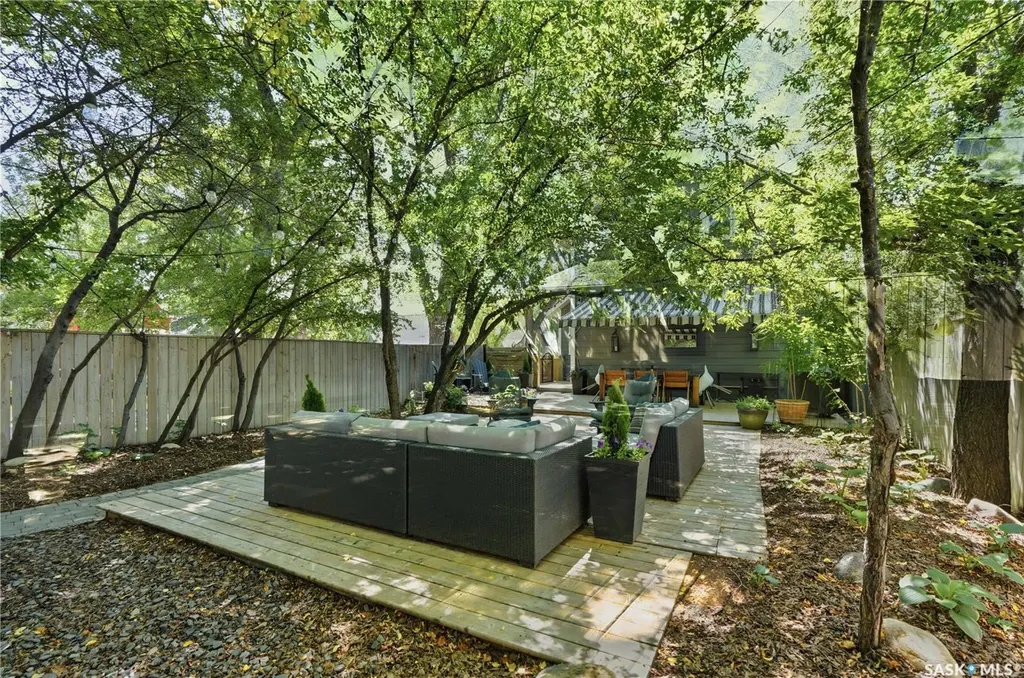 627 12th Street E Saskatoon SK S7N 0H3