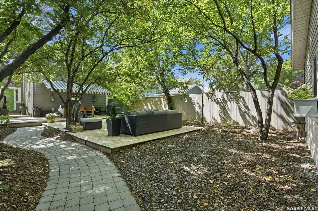 627 12th Street E Saskatoon SK S7N 0H3