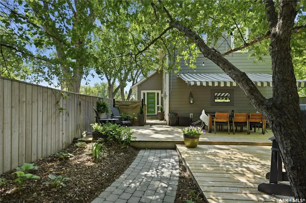 627 12th Street E Saskatoon SK S7N 0H3