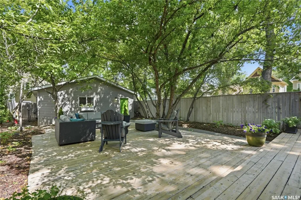 627 12th Street E Saskatoon SK S7N 0H3