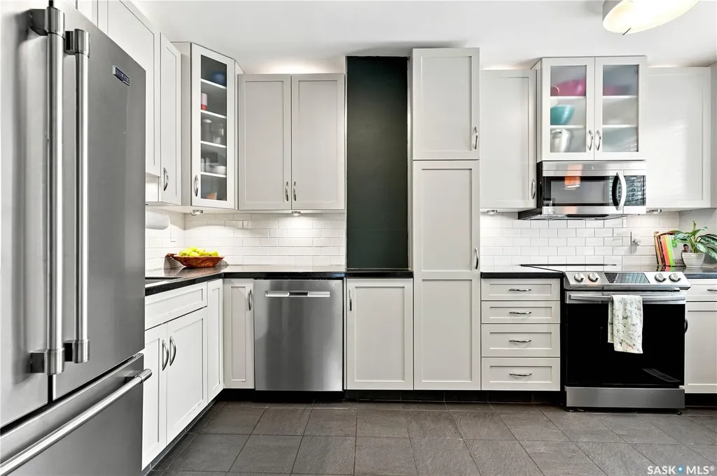 627 12th Street E Saskatoon SK S7N 0H3