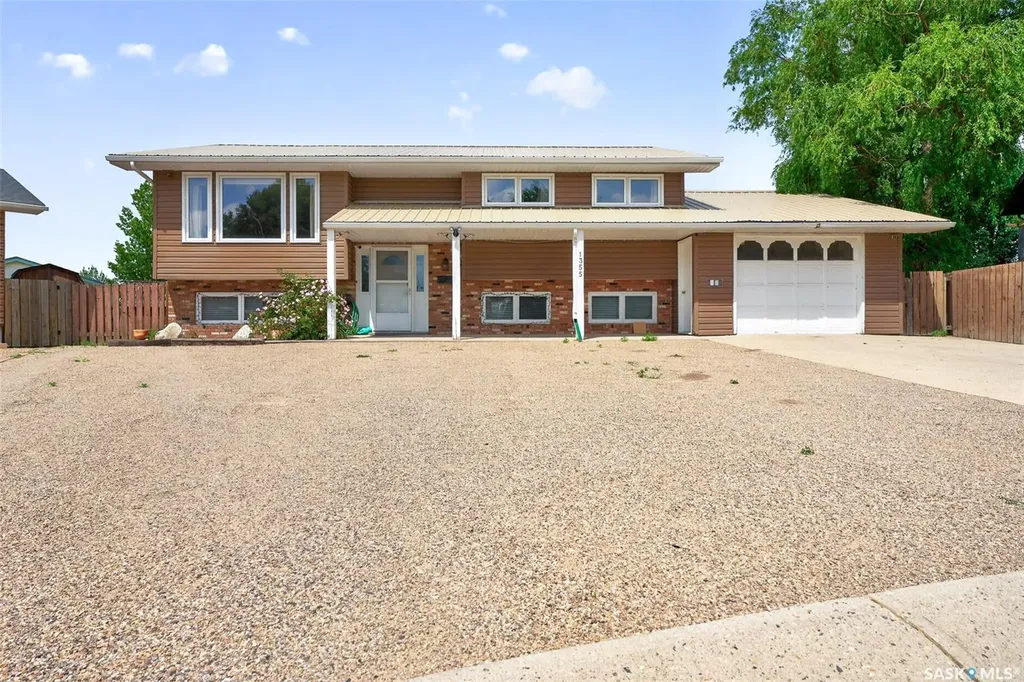 1355 Manitou Crescent Moose Jaw SK S6H 7C4