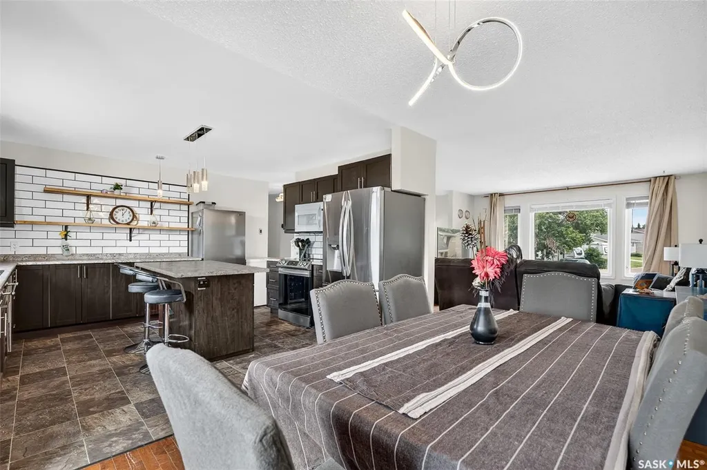 1355 Manitou Crescent Moose Jaw SK S6H 7C4