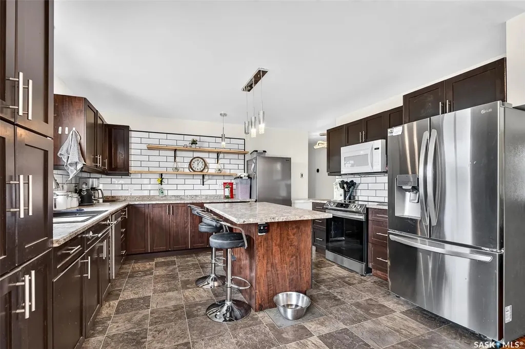 1355 Manitou Crescent Moose Jaw SK S6H 7C4