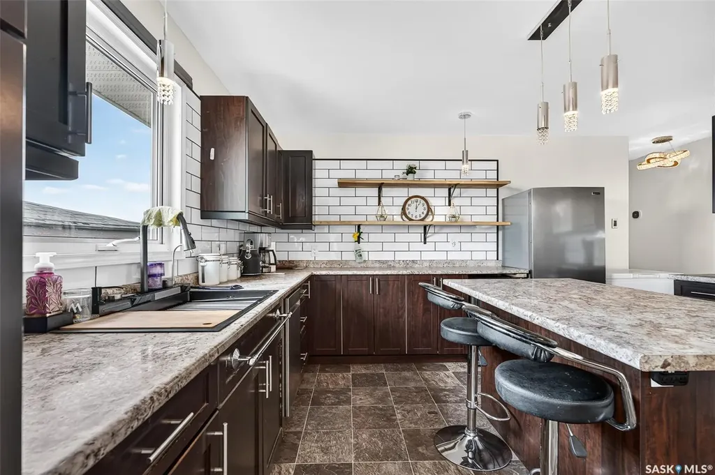 1355 Manitou Crescent Moose Jaw SK S6H 7C4