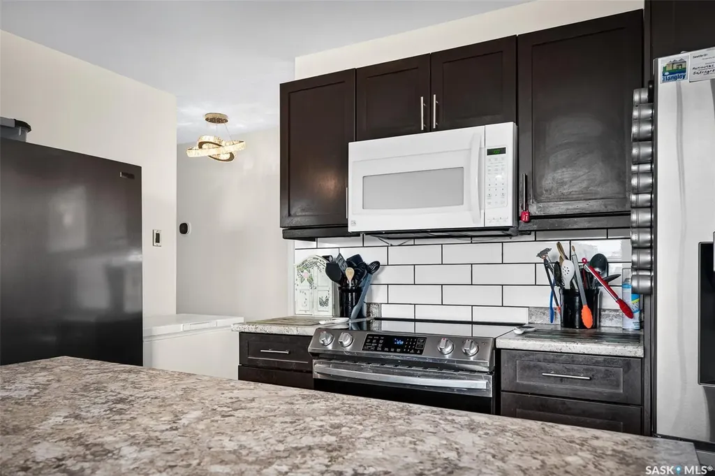 1355 Manitou Crescent Moose Jaw SK S6H 7C4
