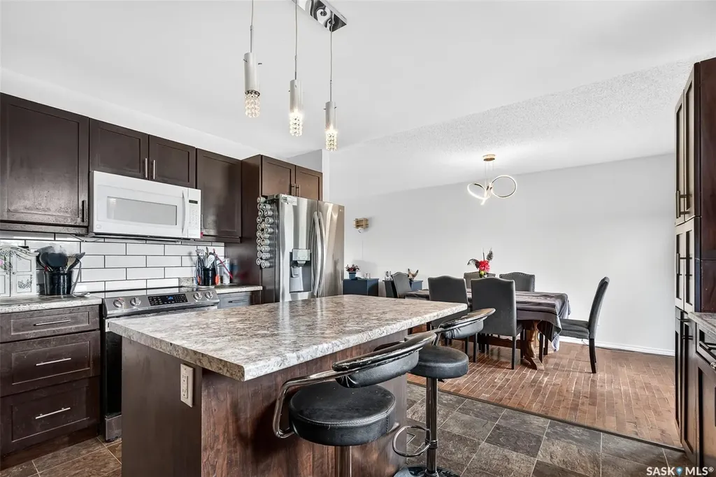 1355 Manitou Crescent Moose Jaw SK S6H 7C4