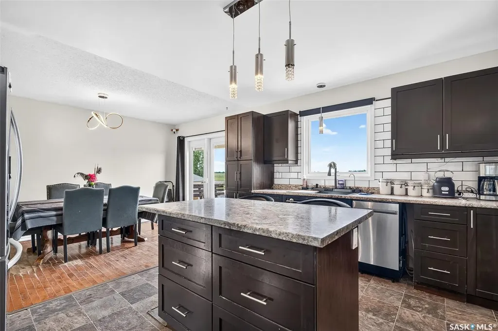 1355 Manitou Crescent Moose Jaw SK S6H 7C4