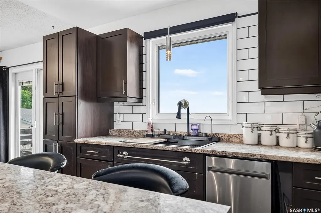 1355 Manitou Crescent Moose Jaw SK S6H 7C4