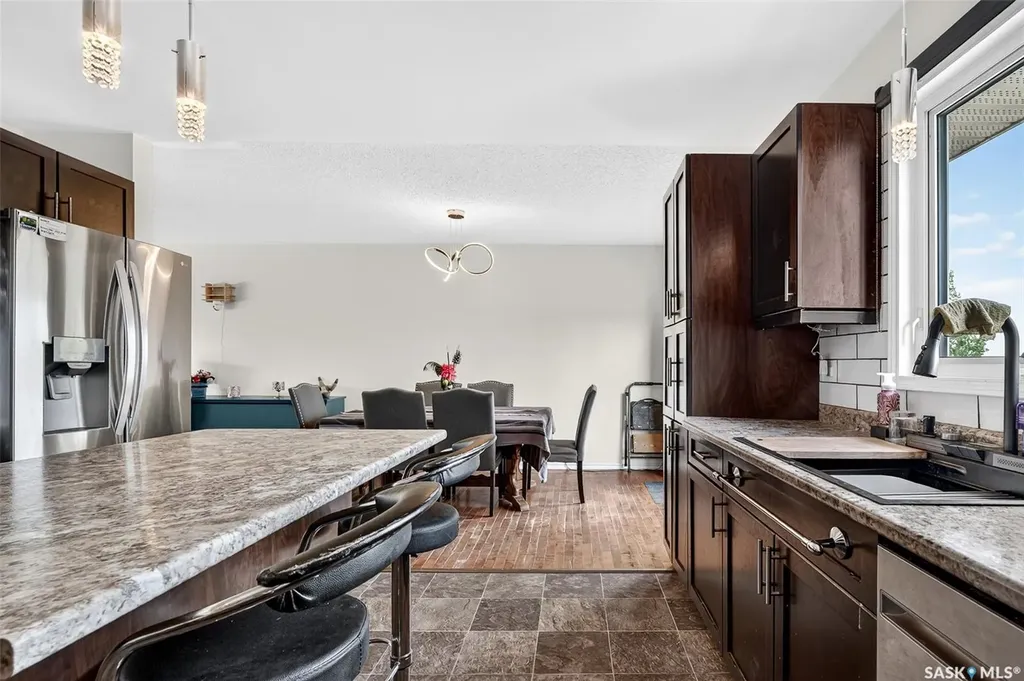 1355 Manitou Crescent Moose Jaw SK S6H 7C4