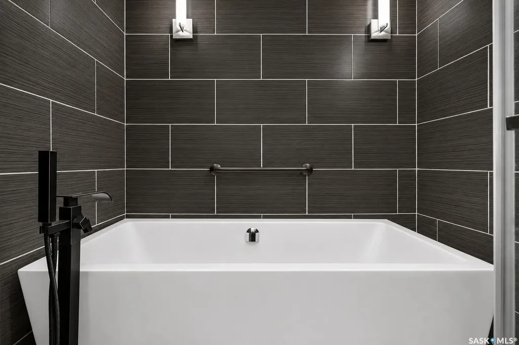 1355 Manitou Crescent Moose Jaw SK S6H 7C4