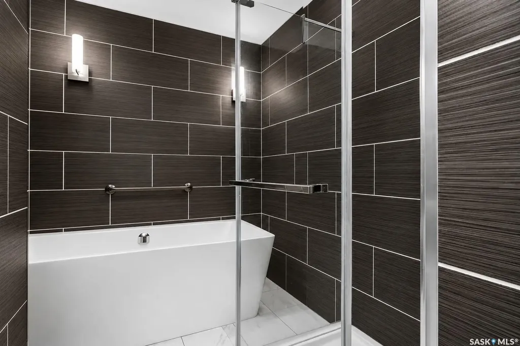 1355 Manitou Crescent Moose Jaw SK S6H 7C4
