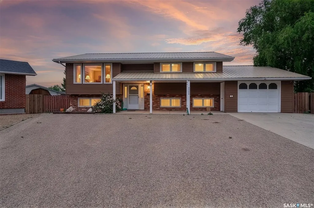 1355 Manitou Crescent Moose Jaw SK S6H 7C4