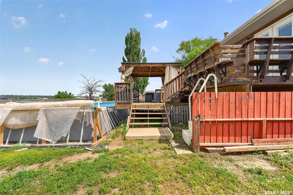 1355 Manitou Crescent Moose Jaw SK S6H 7C4
