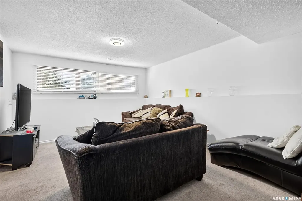 1355 Manitou Crescent Moose Jaw SK S6H 7C4