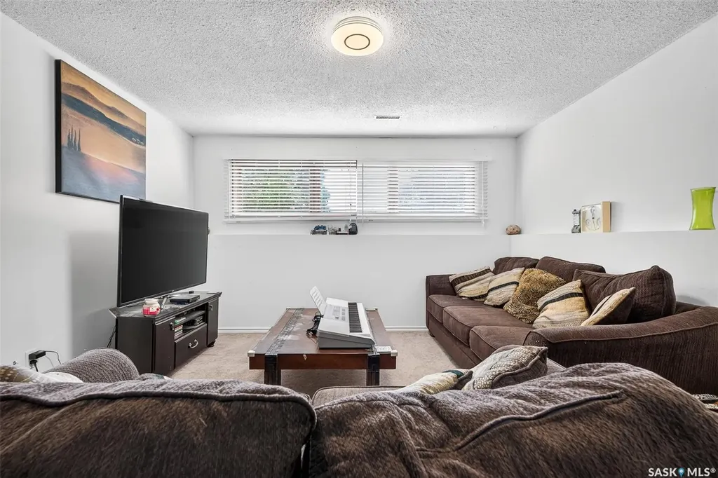 1355 Manitou Crescent Moose Jaw SK S6H 7C4