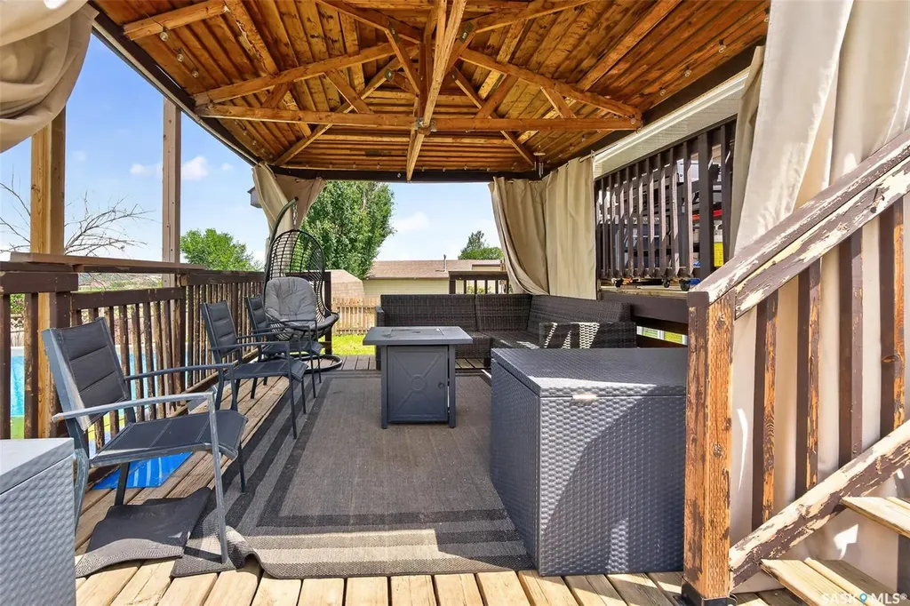 1355 Manitou Crescent Moose Jaw SK S6H 7C4