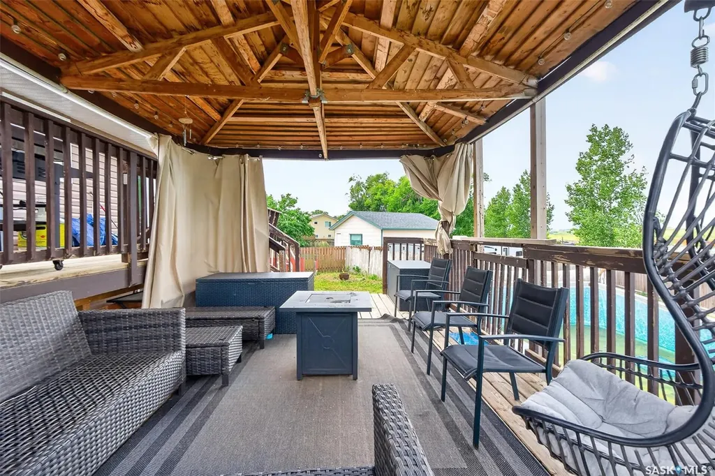 1355 Manitou Crescent Moose Jaw SK S6H 7C4