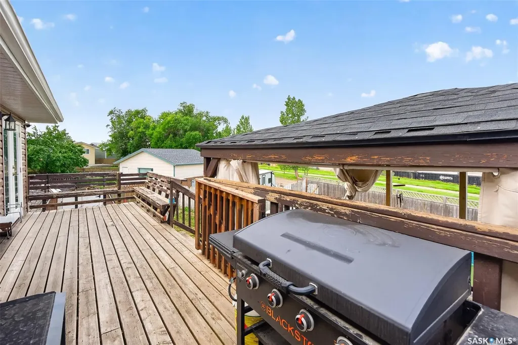 1355 Manitou Crescent Moose Jaw SK S6H 7C4