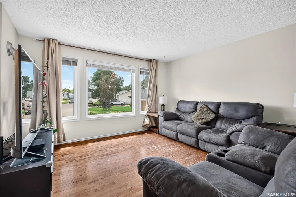 1355 Manitou Crescent Moose Jaw SK S6H 7C4