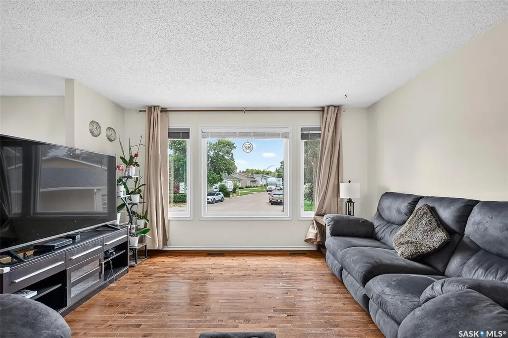 1355 Manitou Crescent Moose Jaw SK S6H 7C4