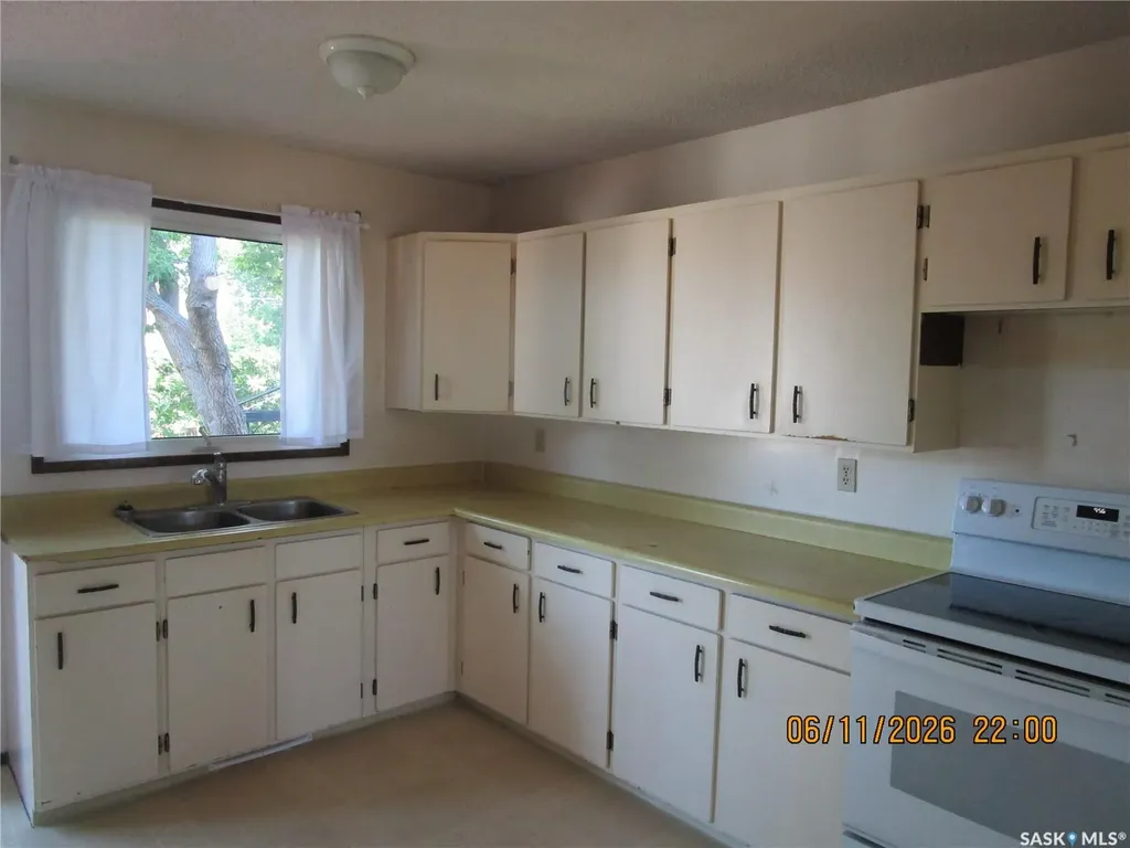 504 4th Avenue W Assiniboia SK S0H 0B0
