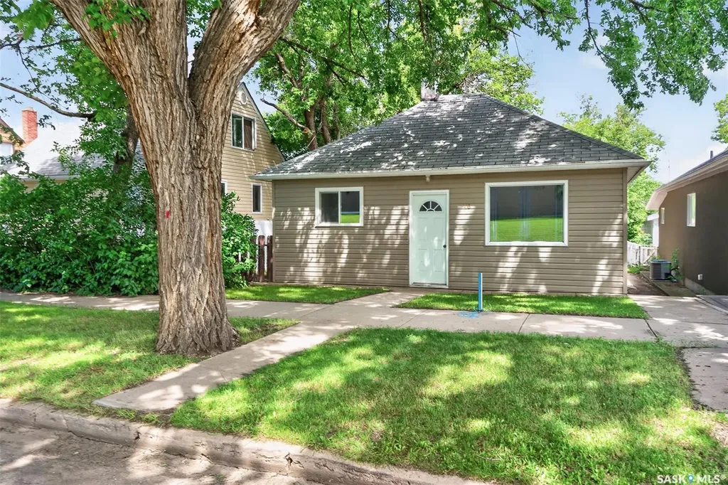 40 Iroquois Street E Moose Jaw SK S6H 4S8