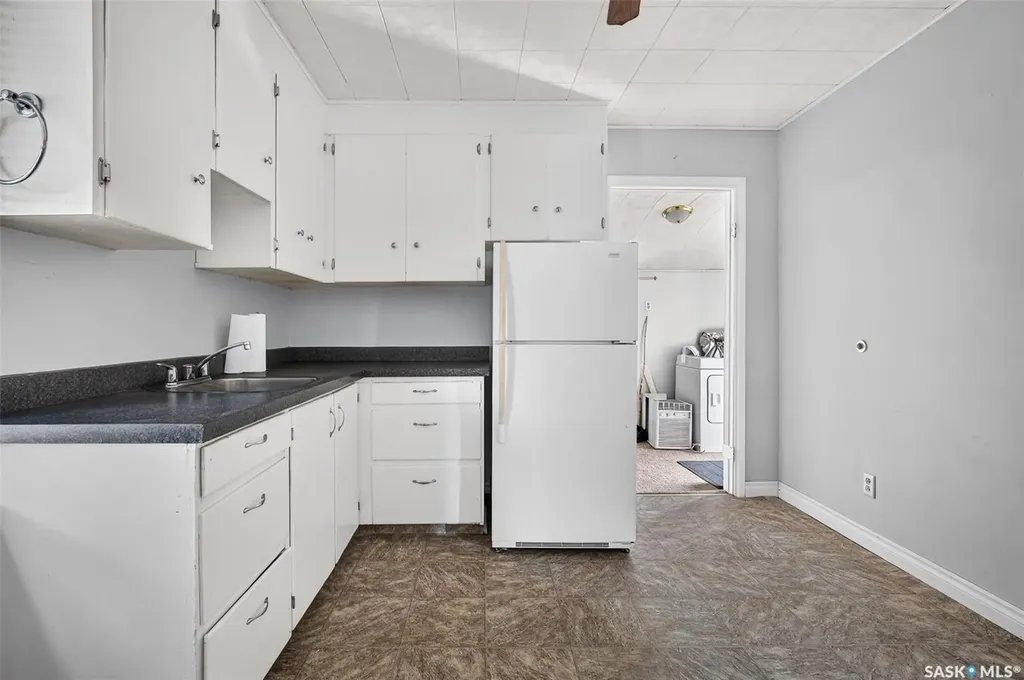 40 Iroquois Street E Moose Jaw SK S6H 4S8