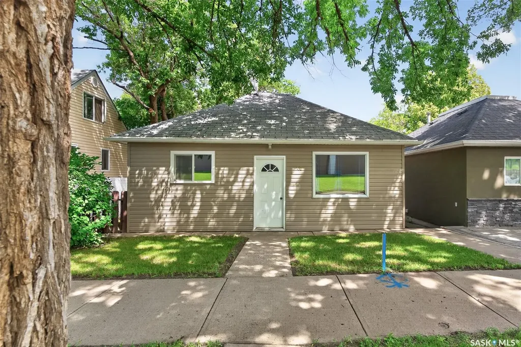 40 Iroquois Street E Moose Jaw SK S6H 4S8