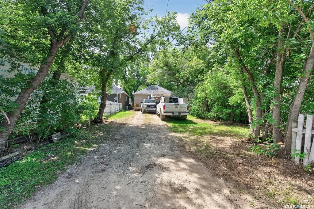 40 Iroquois Street E Moose Jaw SK S6H 4S8