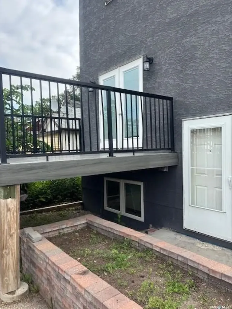 1928 St John Street Regina SK S4P 3C8