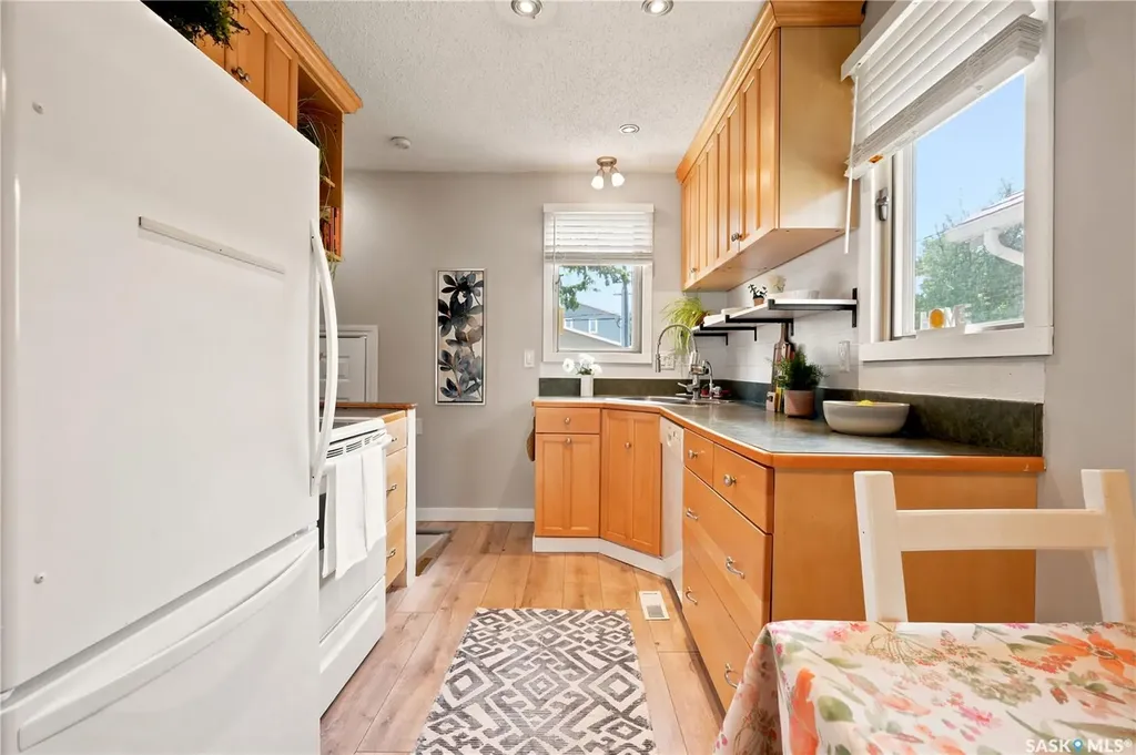 2209 Queen Street Regina SK S4T 4C6