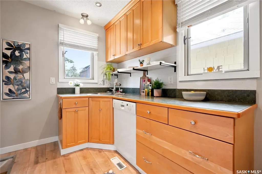 2209 Queen Street Regina SK S4T 4C6