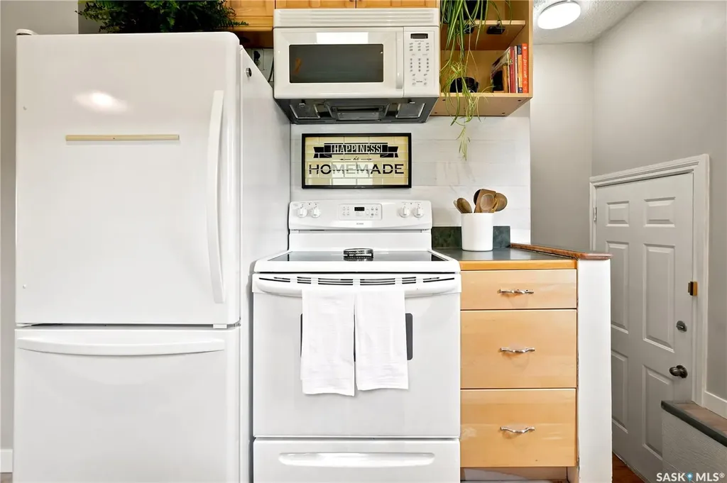 2209 Queen Street Regina SK S4T 4C6