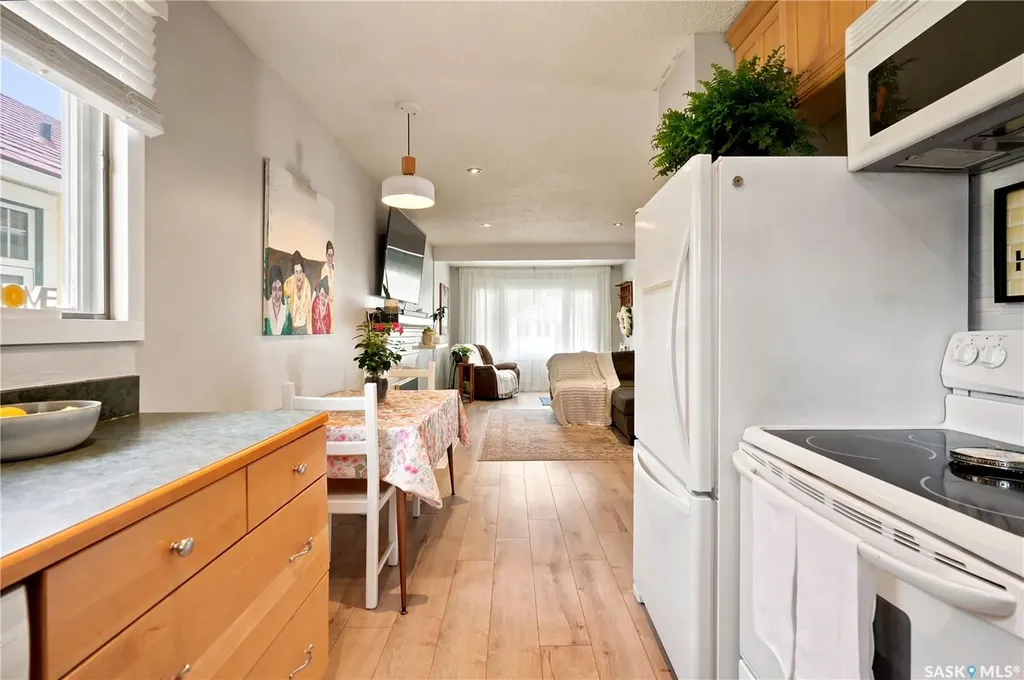 2209 Queen Street Regina SK S4T 4C6