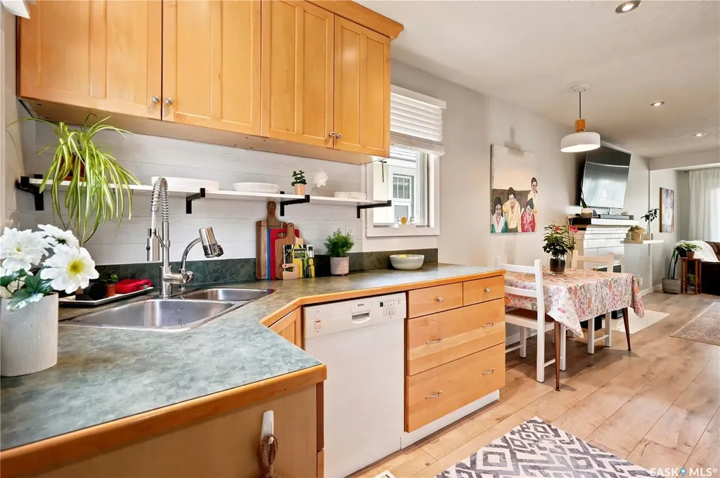 2209 Queen Street Regina SK S4T 4C6