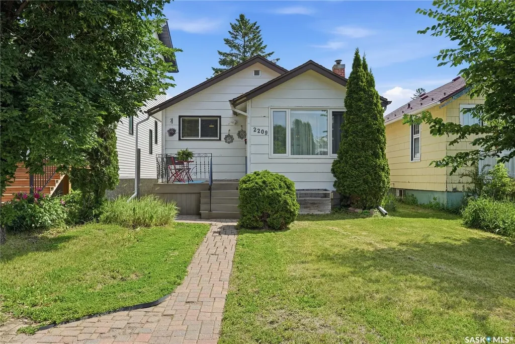 2209 Queen Street Regina SK S4T 4C6