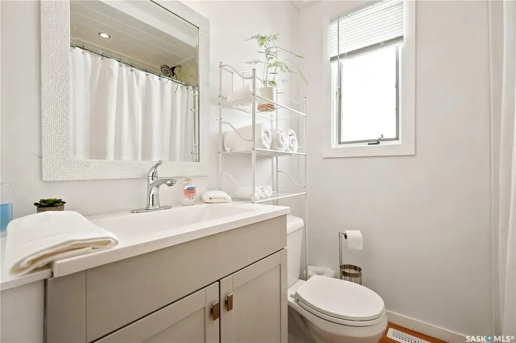 2209 Queen Street Regina SK S4T 4C6