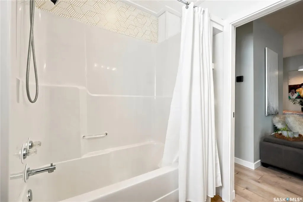 2209 Queen Street Regina SK S4T 4C6