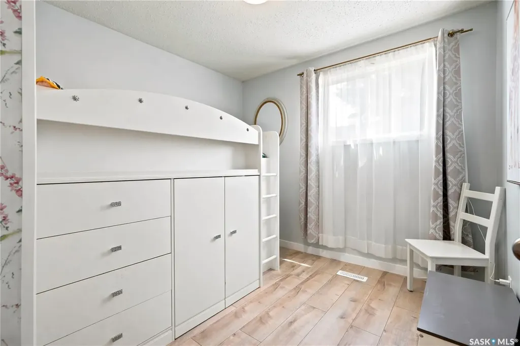 2209 Queen Street Regina SK S4T 4C6