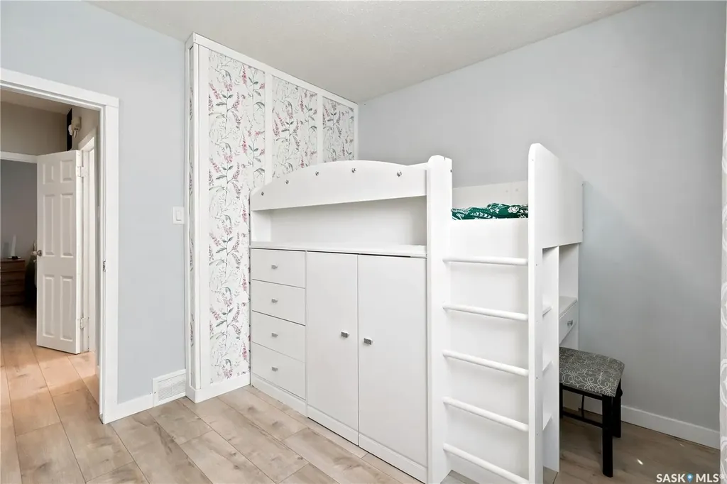 2209 Queen Street Regina SK S4T 4C6