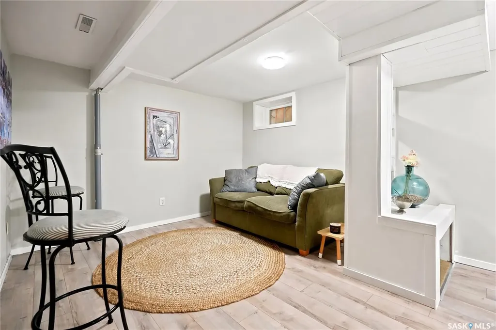 2209 Queen Street Regina SK S4T 4C6