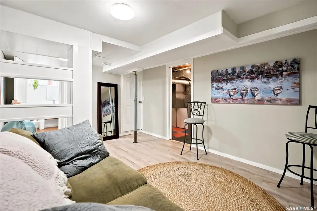 2209 Queen Street Regina SK S4T 4C6